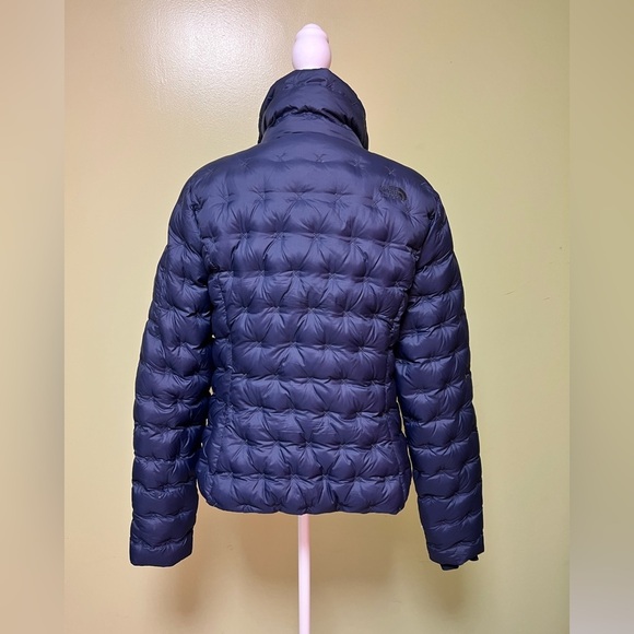 The North Face Holladown crop Cross-Stitch Goose Down Puffer Jacket, size Medium - Picture 7 of 17